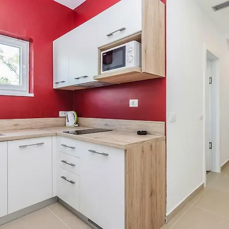 Vila 4m Miletici Cdn021019 Cyb Rtina